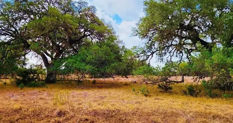 530 Buckskin Trl, Bandera, TX 78003