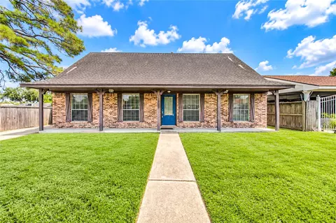 10403 Huntington Point Dr, Houston, TX 77099