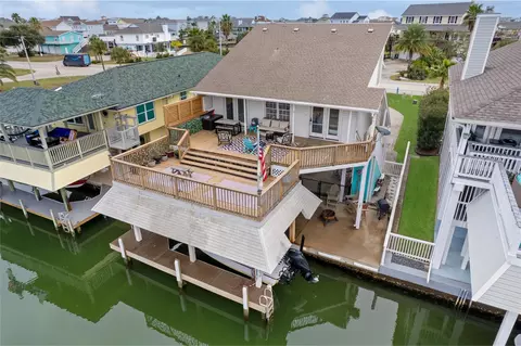 1114 Tiki Dr, Tiki Island, TX 77554