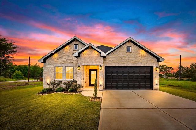 207 Manor Ave, Arcola, TX 77583