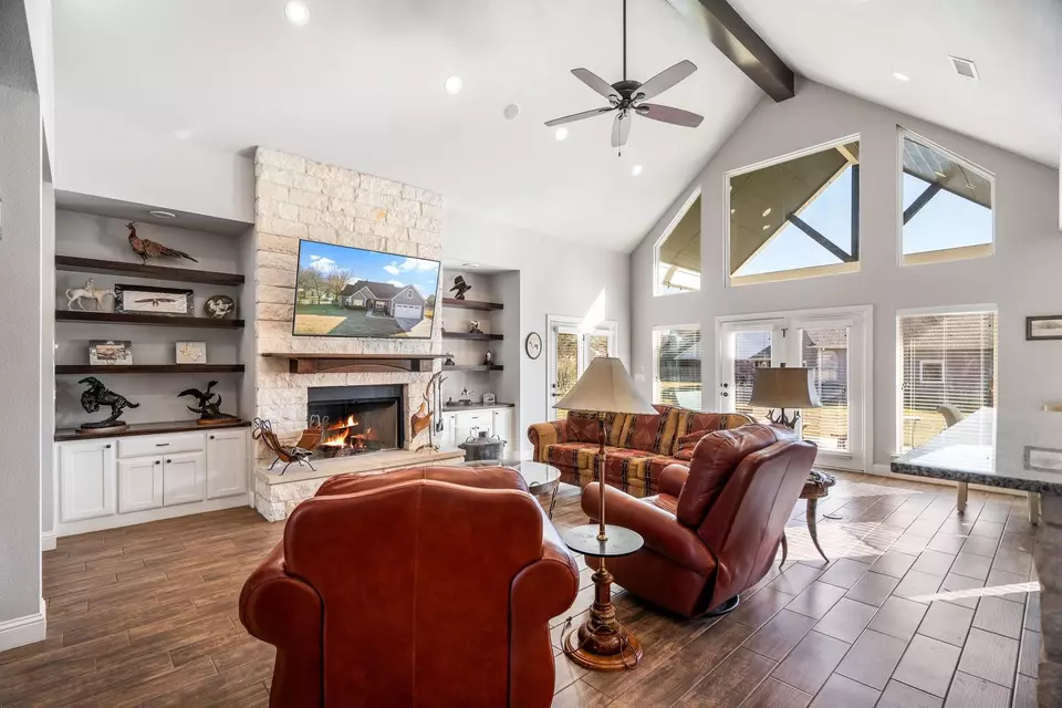 Living - 206 Modoc Trl, Gainesville, TX 76240 photo 1 of 4