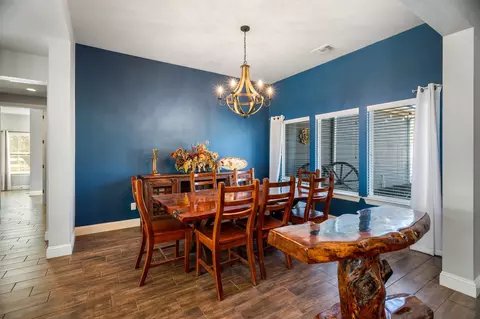 Dining - 206 Modoc Trl, Gainesville, TX 76240 photo 1 of 2