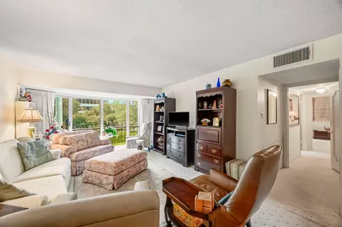 5050 Ambassador Way #201, Houston, TX 77056