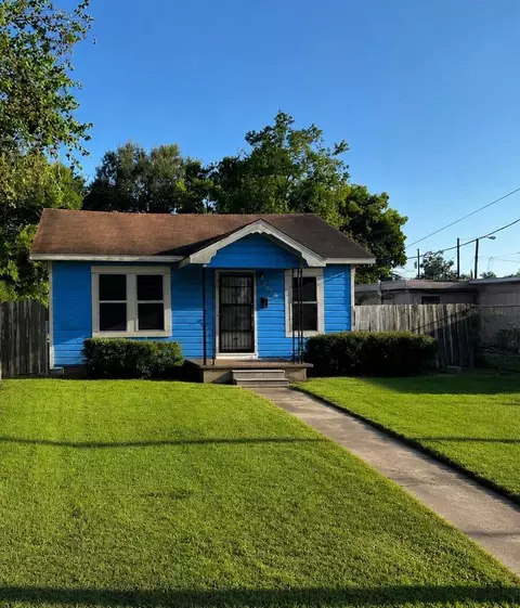 2875 Hebert St, Beaumont, TX 77705
