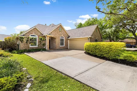 312 Summer Haven Cir, League City, TX 77573