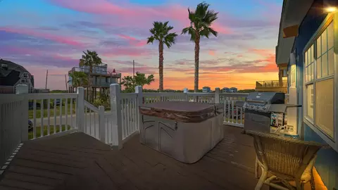 4017 Las Palmas St, Galveston, TX 77554