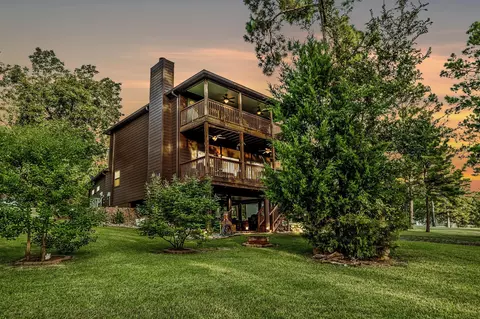 48 Hillsborough Dr, Huntsville, TX 77340