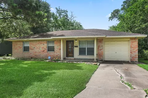 605 Honeysuckle Dr, La Marque, TX 77568