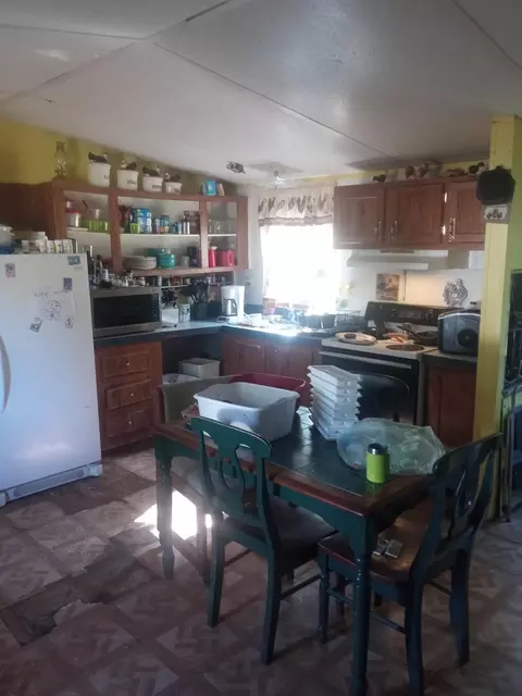 Kitchen - 355 Smith Cir, Point, TX 75472 photo 1 of 1