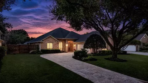 4 Crestwood Cir, Sugar Land, TX 77478