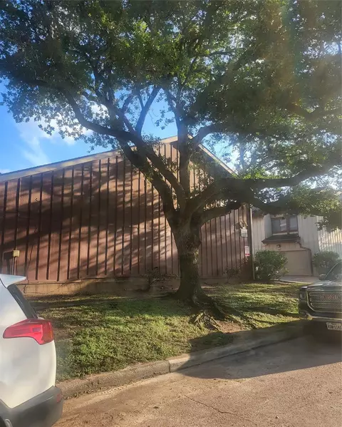 12613 Newbrook Dr, Houston, TX 77072