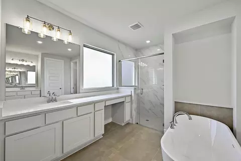 Bath - 18902 Moonriver St, Conroe, TX 77302 photo 1 of 5