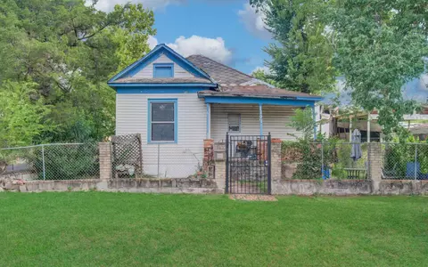 1103 Harrington St, Houston, TX 77009
