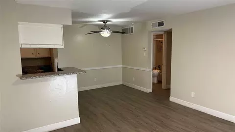 9550 Deering Dr #405, Houston, TX 77036