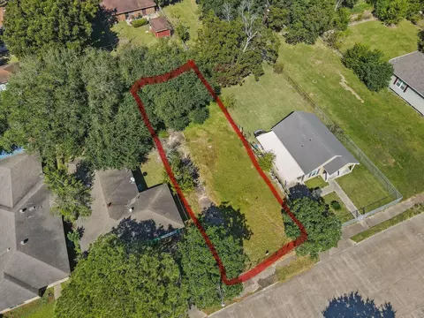 827 W 14th St, Port Arthur, TX 77640