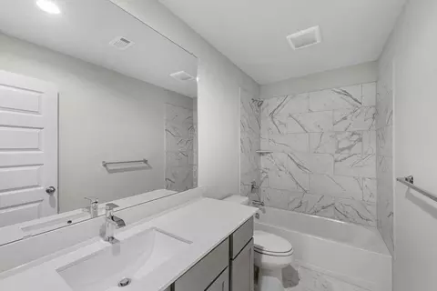 Bath - 2487 Forest Cedar Ln, Conroe, TX 77301 photo 4 of 5