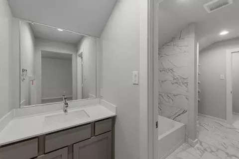 Bath - 2487 Forest Cedar Ln, Conroe, TX 77301 photo 5 of 5