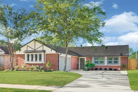 1826 Crestview Ct, Missouri City, TX 77459
