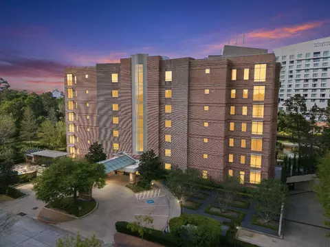 3 Waterway Ct #1B, The Woodlands, TX 77380