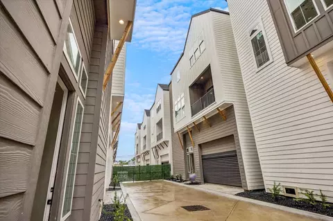 1187 W 19th St, Houston, TX 77008