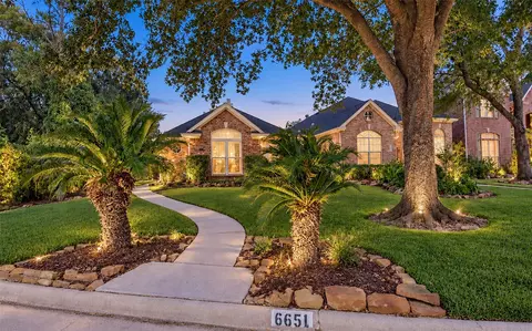6651 Camptown Cir, Houston, TX 77069