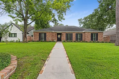 10215 Green Tree Rd, Houston, TX 77042