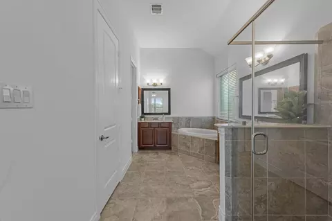 Bath - 5922 Beeston Hall Ct, Spring, TX 77388 photo 3 of 5