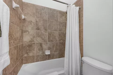 Bath - 5922 Beeston Hall Ct, Spring, TX 77388 photo 2 of 5