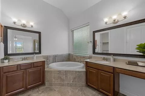 Bath - 5922 Beeston Hall Ct, Spring, TX 77388 photo 4 of 5