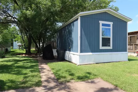 8931 Defiance St, La Porte, TX 77571
