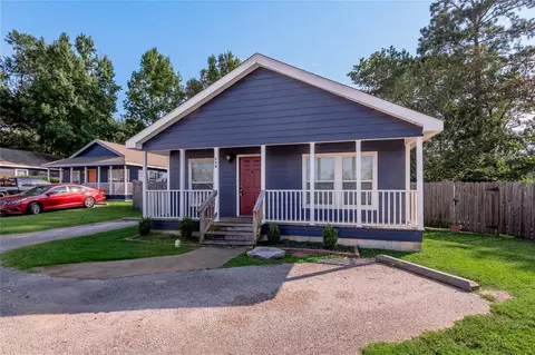 138 Varsity Dr, Huntsville, TX 77340