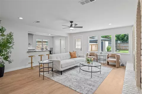 6114 Valkeith Dr, Houston, TX 77096