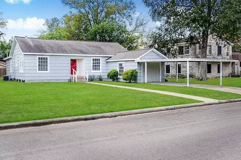 105 Live Oak St, Baytown, TX 77520