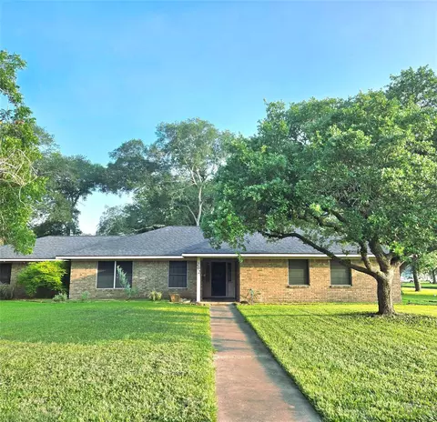202 W West St, El Campo, TX 77437