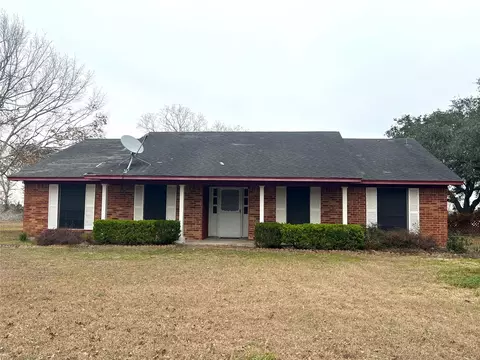 270 Bode St, El Campo, TX 77437