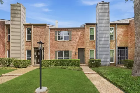 1011 Fountain View Dr, Houston, TX 77057