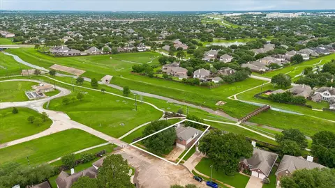 16542 Crossfield Dr, Houston, TX 77095
