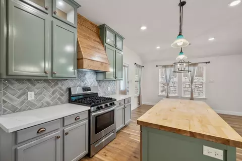 Kitchen - 12340 Delta Timber Dr, Conroe, TX 77304 photo 7 of 9