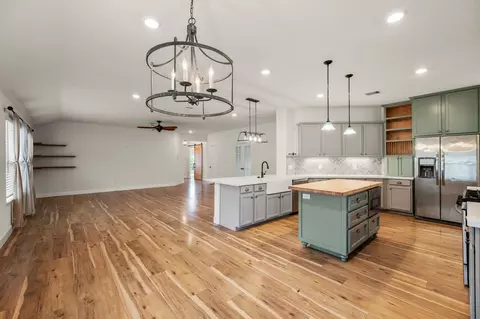 Kitchen - 12340 Delta Timber Dr, Conroe, TX 77304 photo 5 of 9