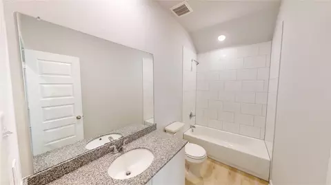 Bath - 16841 Needlepoint Dr, Conroe, TX 77302 photo 2 of 2