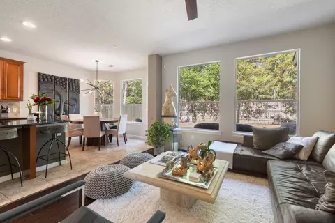 31 N Spinning Wheel Cir, The Woodlands, TX 77382