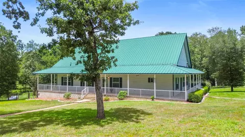 24 Oak Creek Dr, Huntsville, TX 77340