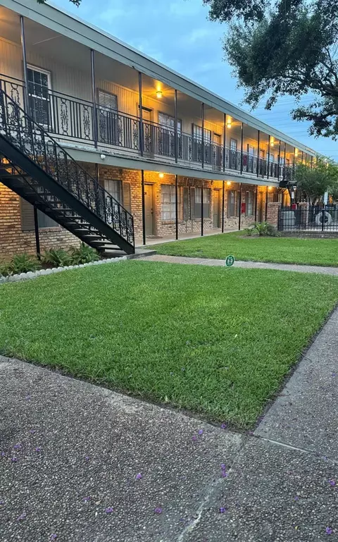 3131 Southwest Fwy #B17, Houston, TX 77098