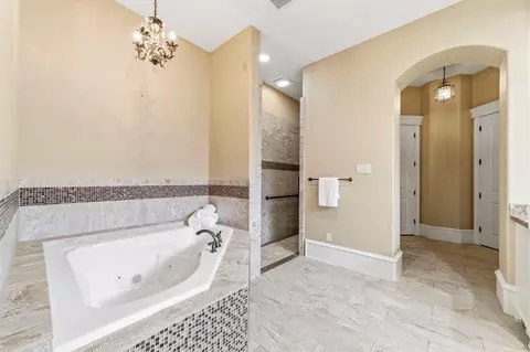 Bath - 27402 Jacobs Path Ln, Spring, TX 77386 photo 3 of 5