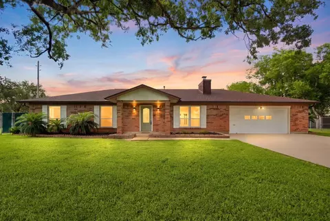 12211 3rd St, Santa Fe, TX 77510