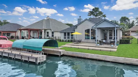 13673 Lakeside Place Dr, Willis, TX 77318