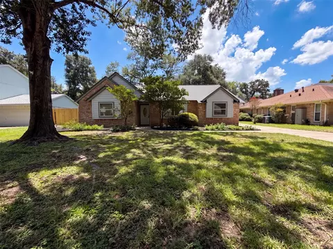10327 Sweetwood Dr, Houston, TX 77070