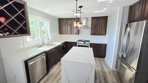16623 Jolly Roger Rd, Galveston, TX 77554