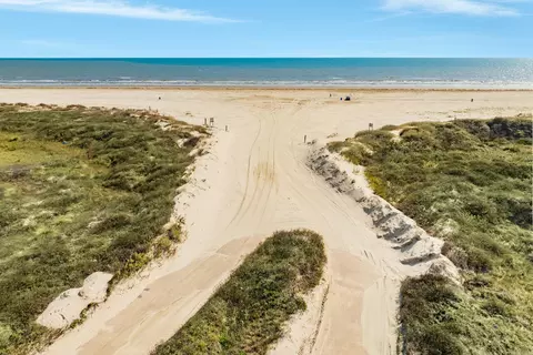 4014 Mendocino Dr, Galveston, TX 77554