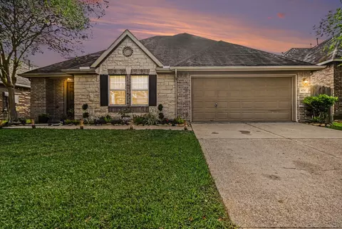 4710 Lake Rim Dr, Alvin, TX 77511